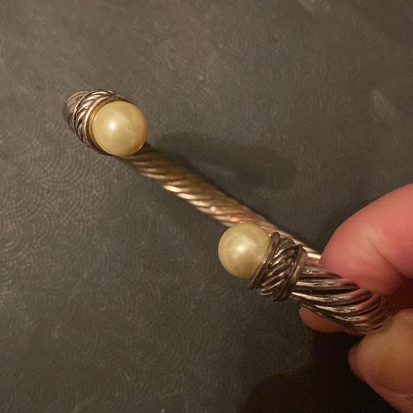 Vintage faux pearl open cuff bracelet with twisted cable - Picture 2 of 4